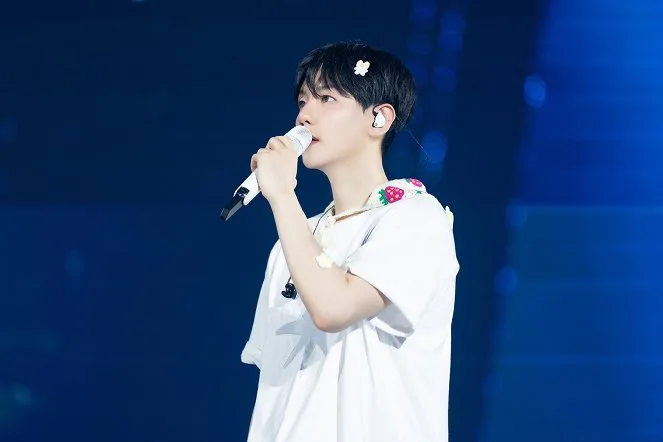 Baekhyun: Lonsdaleite [dot] in Cinemas