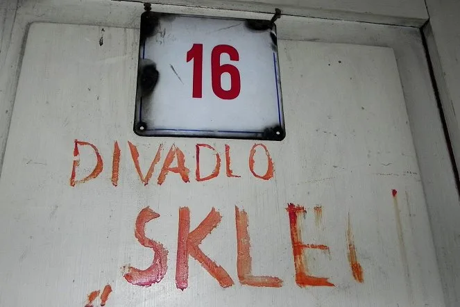 Tajemství Divadla Sklep aneb Manuál na záchranu světa